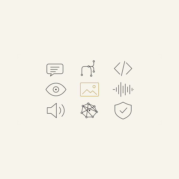 Neun schlichte Linien-Icons für KI-Fähigkeiten, in einem Raster auf Papierfarbe angeordnet, das Bildgenerierungs-Icon in Gold hervorgehoben. Symbol dafür, dass KI viele verschiedene Modelltypen umfasst und man den passenden wählt.